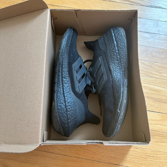 Lightly used adidas 4.0 dna ultraboost black on black running shoes - Picture 8 of 8